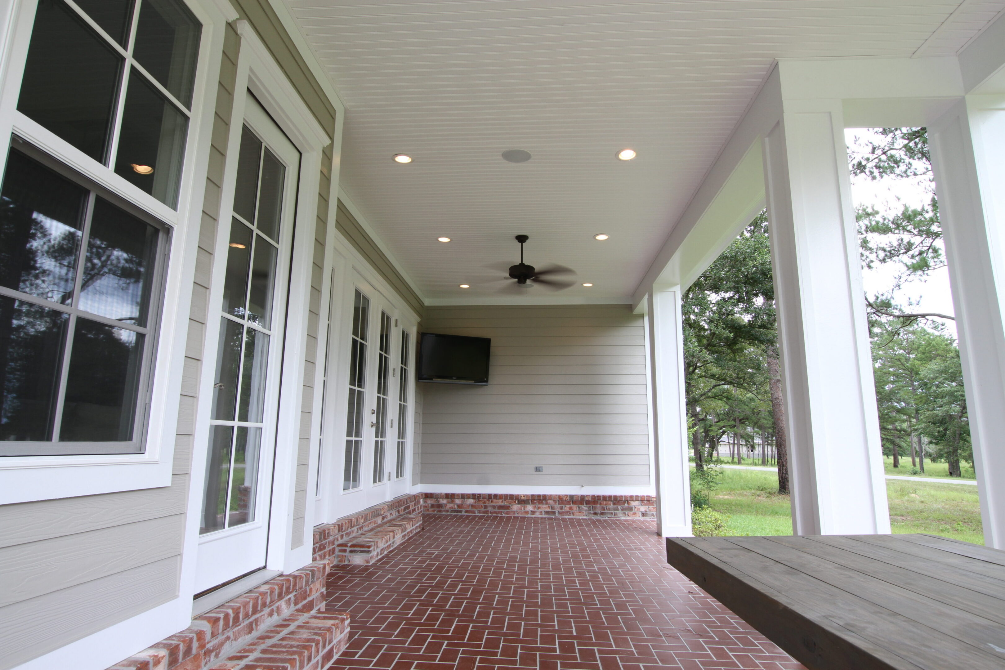 Outdoor patio with ceiling fan
